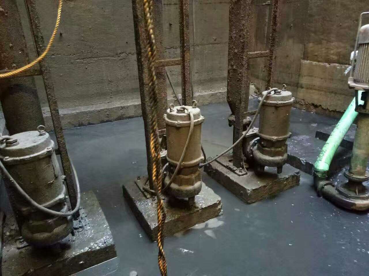 越西污水池清理